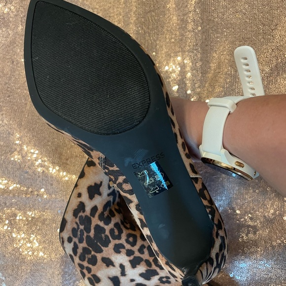 Like New!! Express Leopard Pointy Heel Boots in Size 8! Only worn out once! 💖 - Picture 4 of 11
